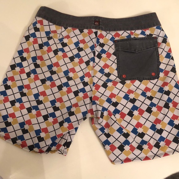 Men’s Quicksilver Board Shorts - Picture 4 of 4